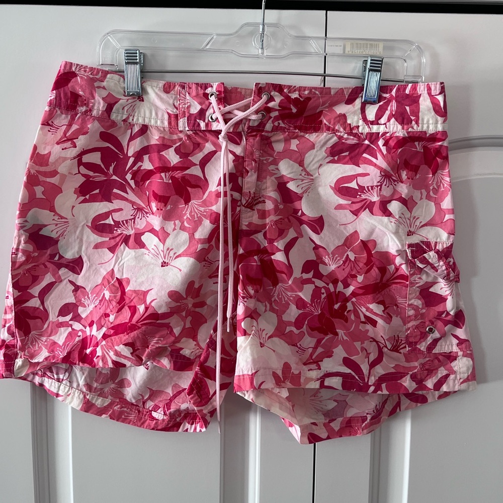 Women’s fun floral shorts